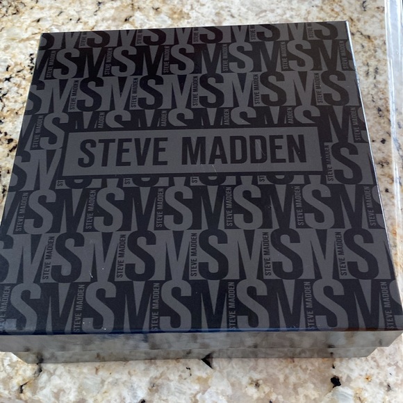 Steve Madden Belt Bag and Two Pouches in Gift Set Box - Picture 5 of 5